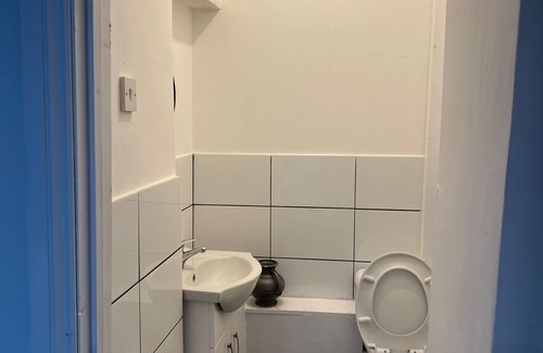 Manor Park Apartment | Apartment-sleep6-wifi-family Friendly
