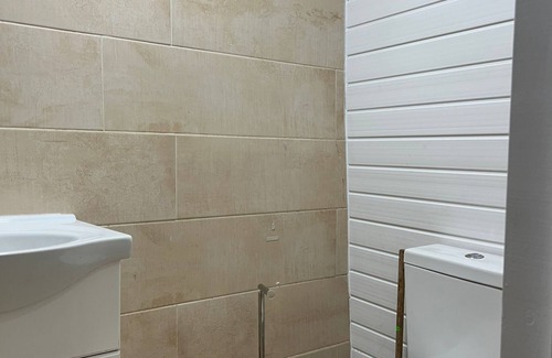 Manor Park Apartment | Apartment-sleep6-wifi-family Friendly