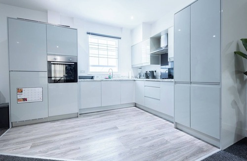 Gravesend Apartment | Apartment - Sleeps 4 & Free Parking