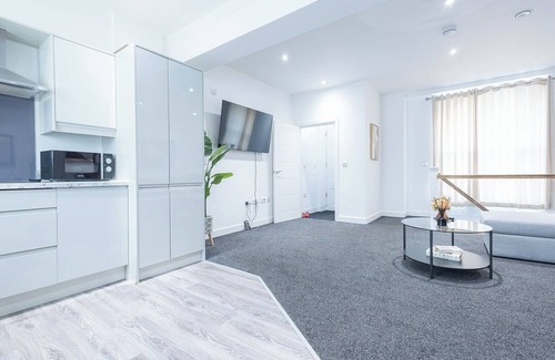 Gravesend Apartment | Apartment - Sleeps 4 & Free Parking