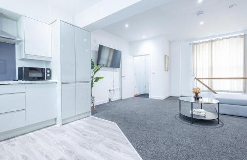 Gravesend Apartment | Apartment - Sleeps 4 & Free Parking