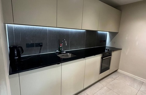 Trafford Apartment | Apartment - Sleeps 4, Pets Allowed & Free Parking