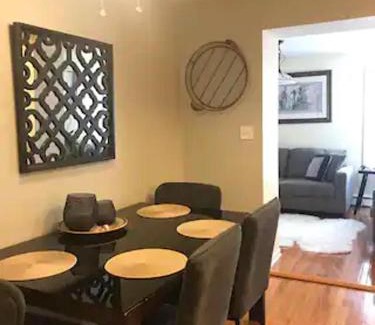 Jefferson Park Apartment | Apartment Sleeps 4 with Free Parking