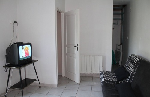 Eaux-Bonnes Apartment | Apartment sleeps 8-10 quiet in eaux bonnes 64