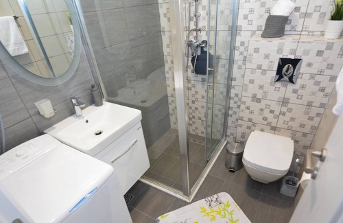 Tomicici Apartment | Apartment Small Oasis