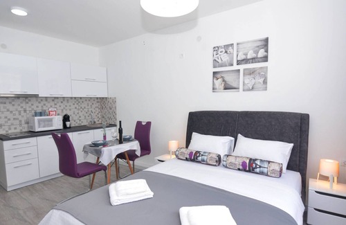 Tomicici Apartment | Apartment Small Oasis