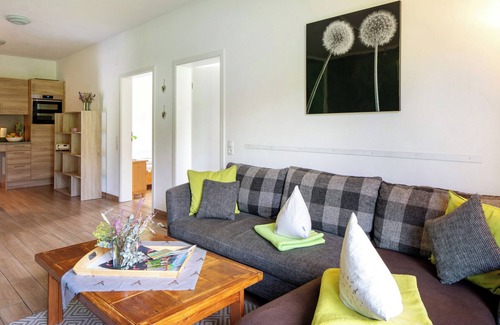 Hofsgrund Apartment | Apartment 'Sport Rees - Ferienwohnung Ulrike' with Mountain View, Private Terrace and Wi-Fi
