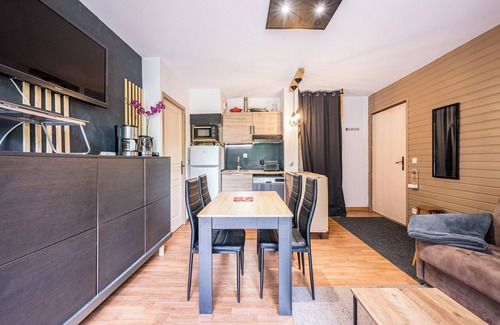 Orelle Apartment | Apartment 'Spa Fleures D'Orelle' with Mountain View, Private Terrace and Wi-Fi