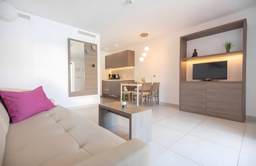 Cala Agulla Apartment | Apartment 'Standard 12' with Shared Pool, Wi-Fi and Air Conditioning