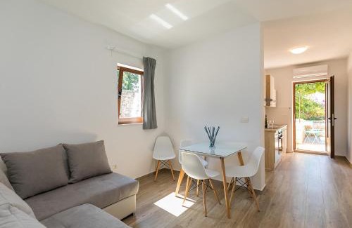 Radovani Apartment | Apartment Stefano - free wine&spirit tasting