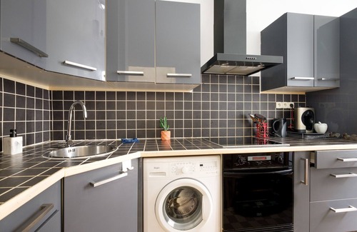Le Piol Apartment | Apartment 'Studio Proche Centre Ville Et Gare' with Wi-Fi
