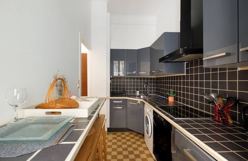 Le Piol Apartment | Apartment 'Studio Proche Centre Ville Et Gare' with Wi-Fi