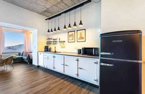Obersalwey Apartment | Apartment 'Suiten Im Alten Berghotel Antonia' with Mountain View, Shared Terrace and Wi-Fi