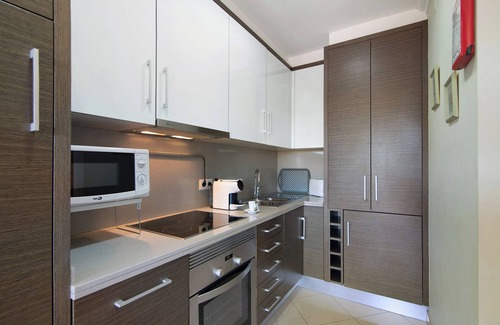 Vale de Carro Apartment | Apartment "T1 - Em Zona Tranquila" with A/C, Pool & Wi-Fi