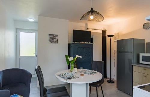 Locquirec Apartment | Apartment Terre et Mer by Interhome