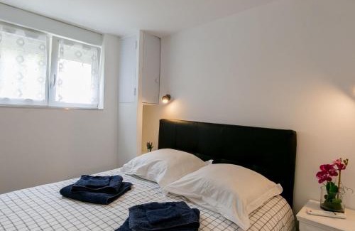 Locquirec Apartment | Apartment Terre et Mer by Interhome