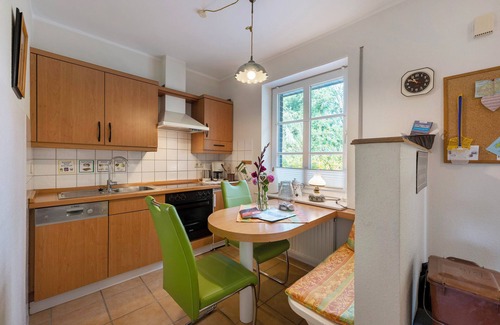 Nordstrand Apartment | Apartment 'Tetsche Wind' with Private Terrace and Shared Garden