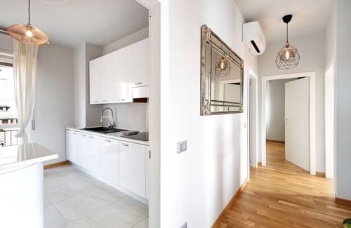 Predore Apartment | Apartment 'The Blue Lake View' with Lake View, Wi-Fi and Air Conditioning