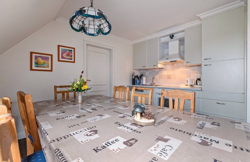 Rodenas Apartment | Apartment 'Theodor Storm' with Private Terrace, Shared Garden and Wi-Fi