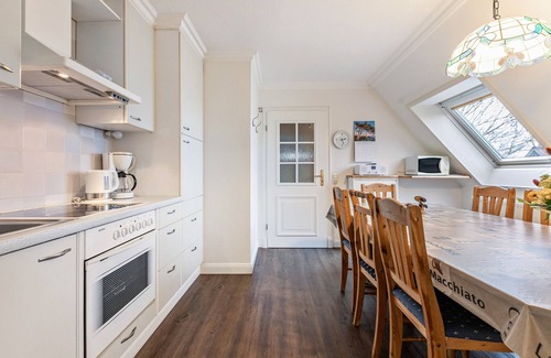 Rodenas Apartment | Apartment 'Theodor Storm' with Private Terrace, Shared Garden and Wi-Fi