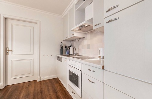 Rodenas Apartment | Apartment 'Theodor Storm' with Private Terrace, Shared Garden and Wi-Fi