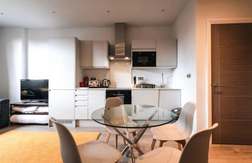 Staines House | Apartment Thirty Three Staines Upon Thames - Free Parking - Heathrow - Thorpe Park - Studio