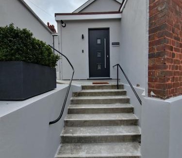 Plymouth Apartment | Apartment Three - Free Private Car Park - sleeps 6 - 3 shower rooms - by Ocean City Retreats