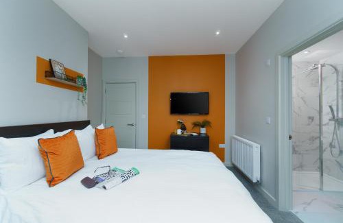 Plymouth Apartment | Apartment Three - Free Private Car Park - sleeps 6 - 3 shower rooms - by Ocean City Retreats