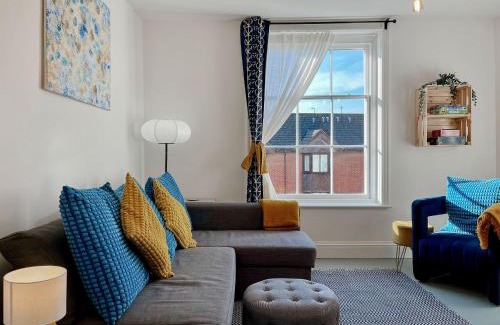 Gloucester Apartment | Apartment Three - Uk48495