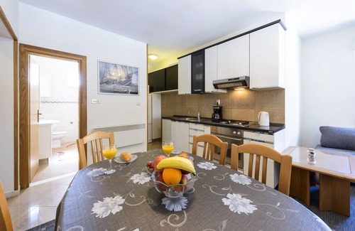 Montovjerna Apartment | Apartment Tija