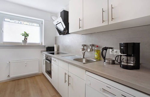 Center Apartment | Apartment "Tolle Ferienwohnung nahe Südstrand" with Balcony & Wi-Fi