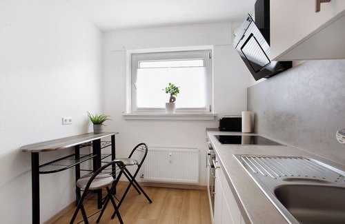 Center Apartment | Apartment "Tolle Ferienwohnung nahe Südstrand" with Balcony & Wi-Fi