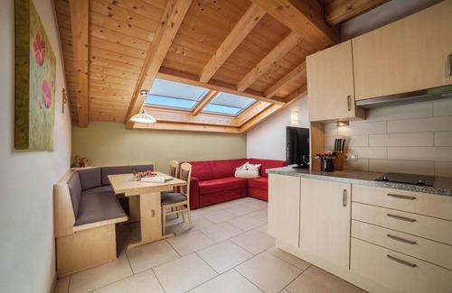 Prenn Apartment | Apartment “Tonigbauernhof Blumenwiese” with Mountain View, Balcony & Wi-Fi