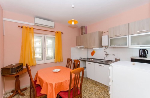 Cove Tri Zala (Zrnovo) Apartment | Apartment Town View