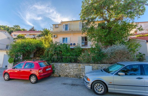 Cove Tri Zala (Zrnovo) Apartment | Apartment Town View