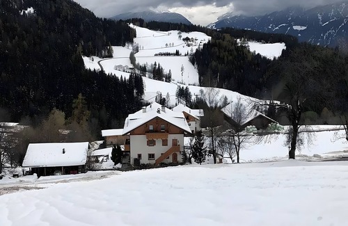 Avelengo Apartment | Apartment 'Tratterhof' with Mountain View, Shared Garden and Wi-Fi