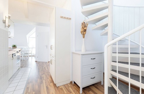 Laboe Apartment | Apartment Traumsicht Laboe with balcony in the apartment house Strandhotel Labo