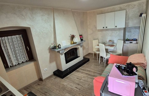 Cino Apartment | Apartment 'Tulipano' with Mountain View, Private Garden and Wi-Fi