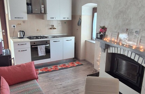Cino Apartment | Apartment 'Tulipano' with Mountain View, Private Garden and Wi-Fi