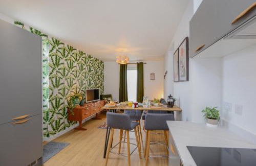 Plymouth Apartment | Apartment Two by Ocean City Retreats - Two bedrooms, private car park