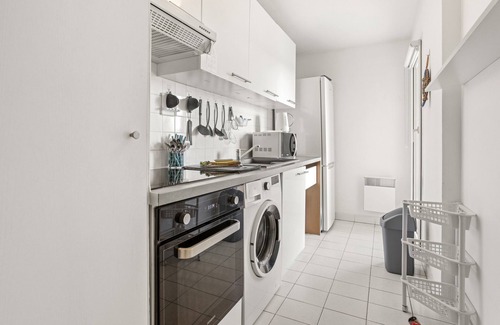 Frejus Port Apartment | Apartment 'Un Air De Venise' with Sea View, Private Terrace and Wi-Fi