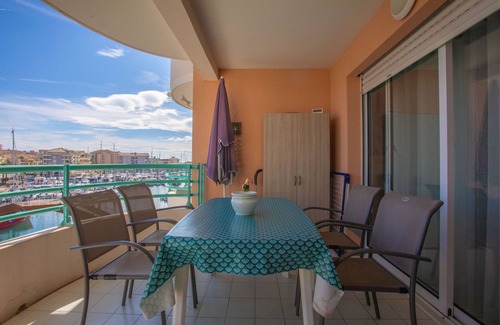 Frejus Port Apartment | Apartment 'Un Air De Venise' with Sea View, Private Terrace and Wi-Fi