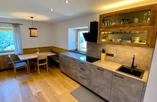 Verano Apartment | Apartment 'Untermathonhof Omi' with Private Terrace and Wi-Fi