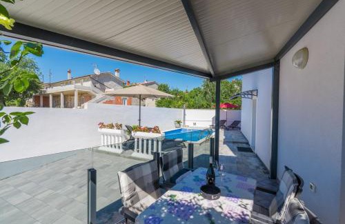 Kukci Apartment | Apartment Vedran with Pool