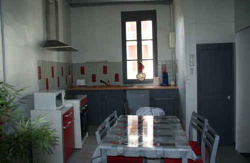 Loches Apartment | Apartment very well located and quiet, the countryside 3 minutes walk from the city center