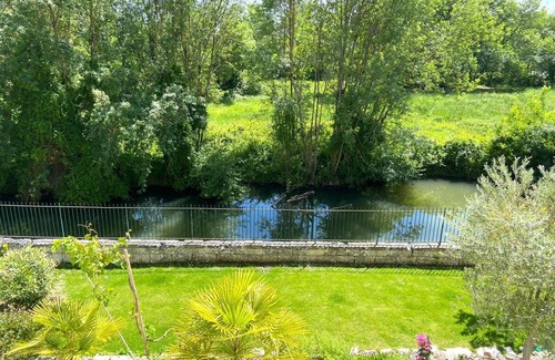 Loches Apartment | Apartment very well located and quiet, the countryside 3 minutes walk from the city center
