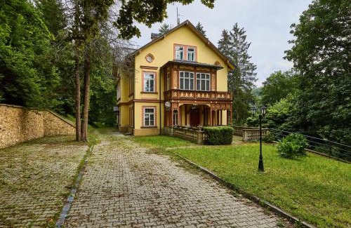 Janske Lazne Apartment | Apartment Villa Belvedere-7 by Interhome
