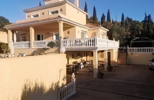 Estepona House | Apartment 'Villa Roca' with Sea View, Wi-Fi and Air Conditioning
