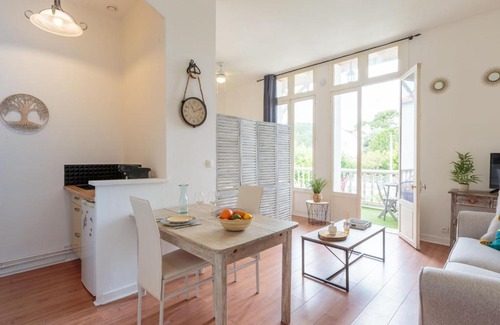 Pontaillac Apartment | Apartment Villa Thaïs by Interhome