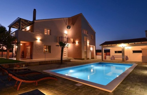 Pirovac Villa | Apartment Villa Troskot - Villa with pool
